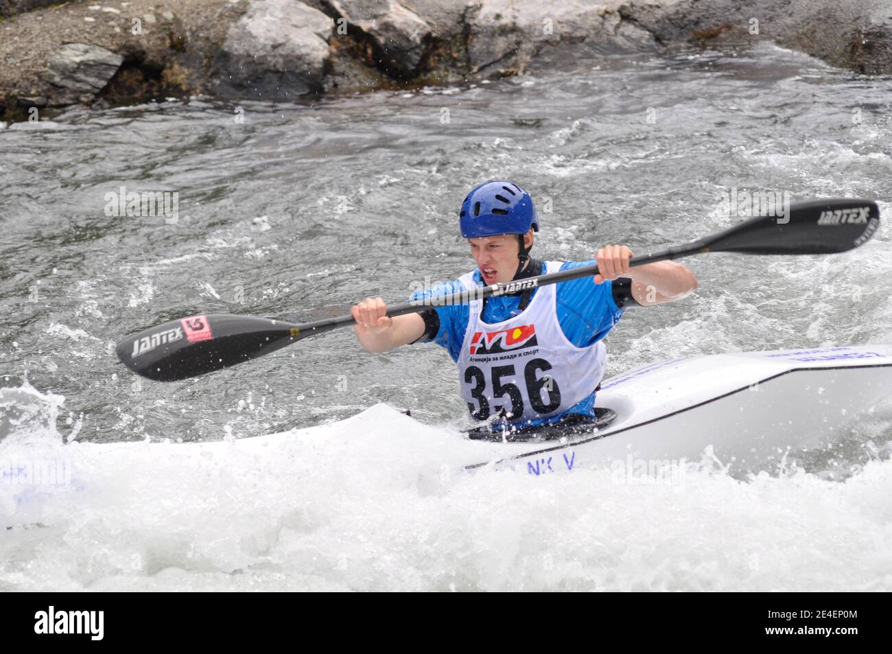 Skopje, Mazedonien, April 07,2018. Auf dem Fluss Treska wurde 50-th jährlichen Internationalen Ilinden Kanuslalom Wettbewerb – IKAS statt. Stockfoto