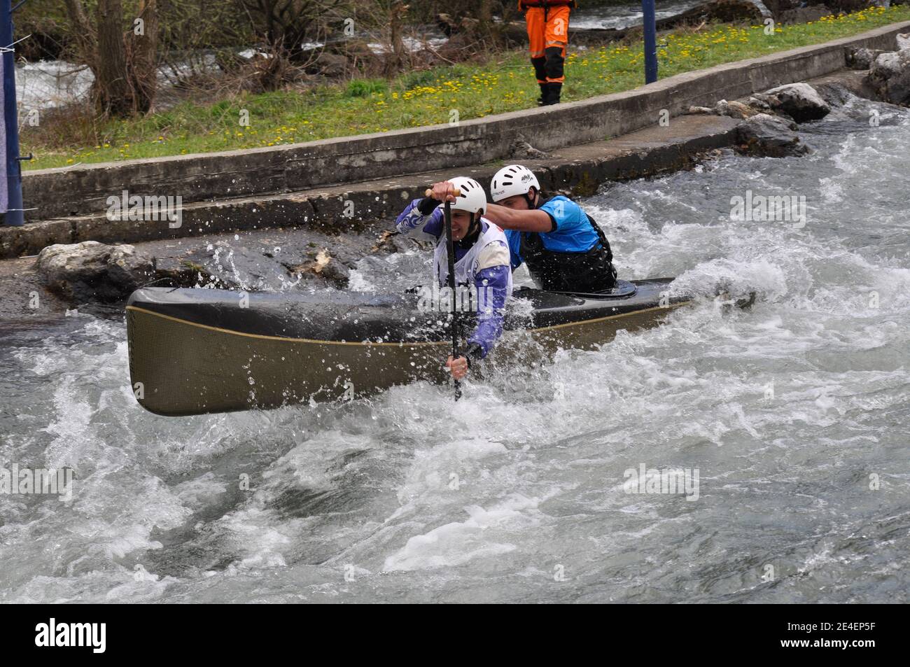 Skopje, Mazedonien, April 07,2018. Auf dem Fluss Treska wurde 50-th jährlichen Internationalen Ilinden Kanuslalom Wettbewerb – IKAS statt. Stockfoto
