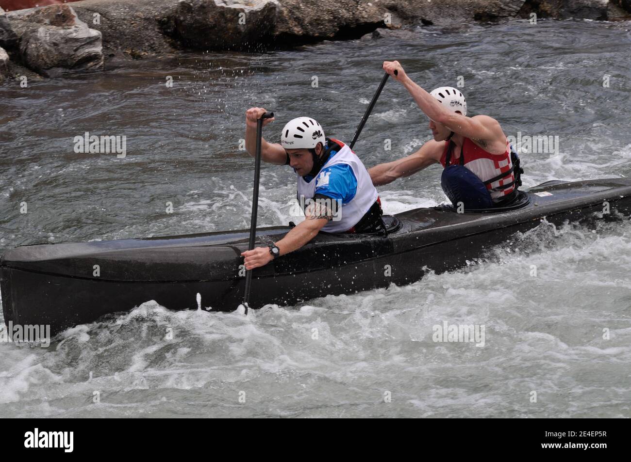 Skopje, Mazedonien, April 07,2018. Auf dem Fluss Treska wurde 50-th jährlichen Internationalen Ilinden Kanuslalom Wettbewerb – IKAS statt. Stockfoto