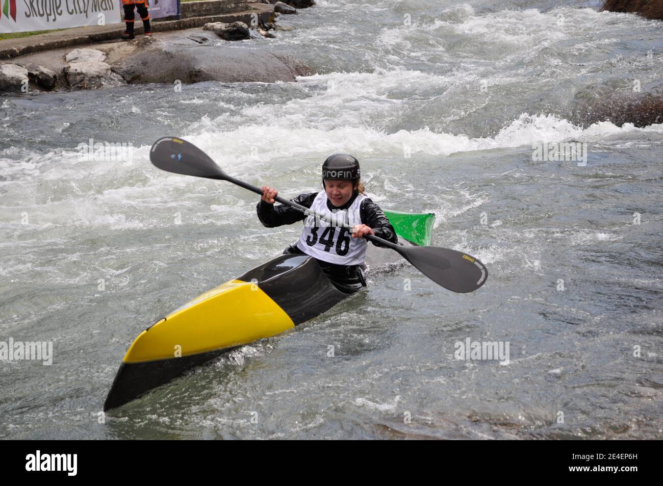 Skopje, Mazedonien, April 07,2018. Auf dem Fluss Treska wurde 50-th jährlichen Internationalen Ilinden Kanuslalom Wettbewerb – IKAS statt. Stockfoto