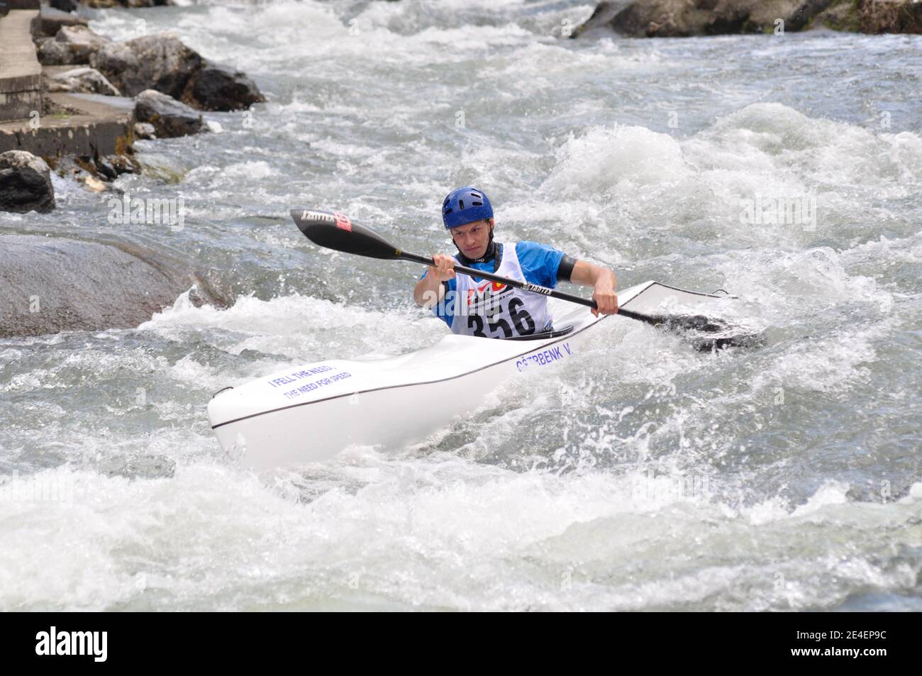Skopje, Mazedonien, April 07,2018. Auf dem Fluss Treska wurde 50-th jährlichen Internationalen Ilinden Kanuslalom Wettbewerb – IKAS statt. Stockfoto