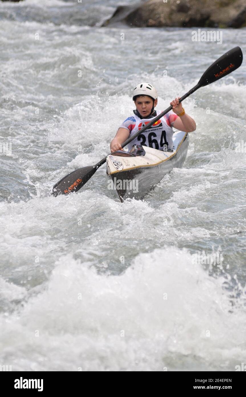 Skopje, Mazedonien, April 07,2018. Auf dem Fluss Treska wurde 50-th jährlichen Internationalen Ilinden Kanuslalom Wettbewerb – IKAS statt. Stockfoto