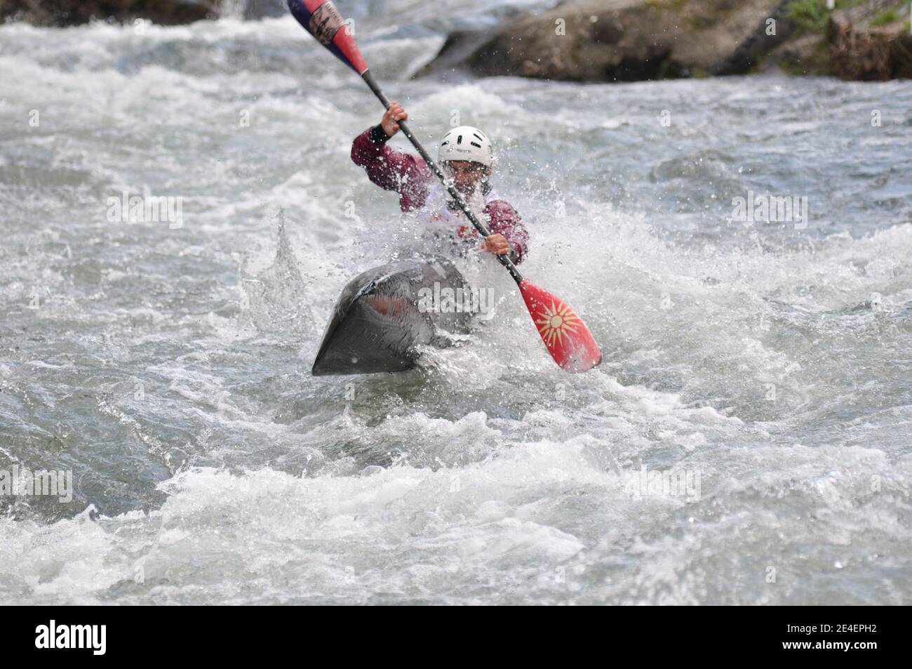 Skopje, Mazedonien, April 07,2018. Auf dem Fluss Treska wurde 50-th jährlichen Internationalen Ilinden Kanuslalom Wettbewerb – IKAS statt. Stockfoto