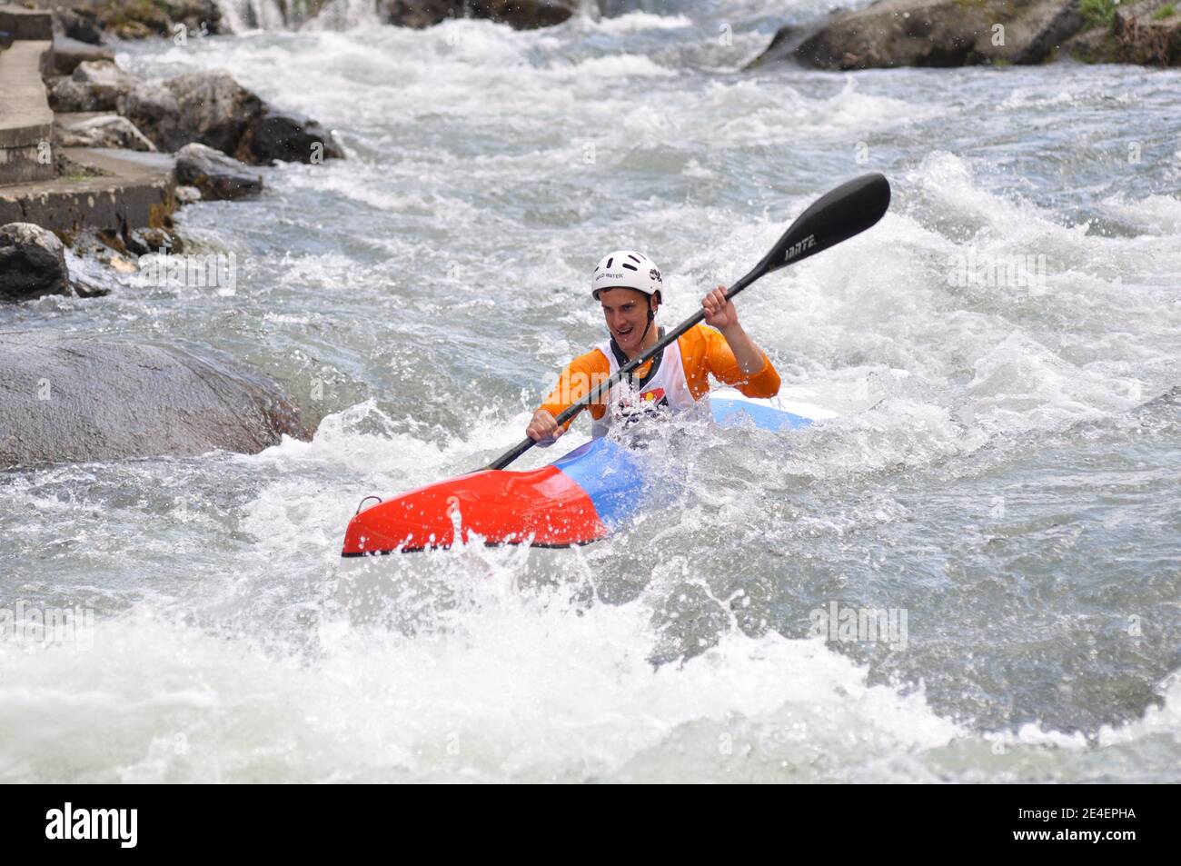 Skopje, Mazedonien, April 07,2018. Auf dem Fluss Treska wurde 50-th jährlichen Internationalen Ilinden Kanuslalom Wettbewerb – IKAS statt. Stockfoto
