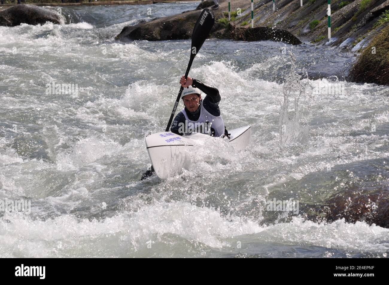 Skopje, Mazedonien, April 07,2018. Auf dem Fluss Treska wurde 50-th jährlichen Internationalen Ilinden Kanuslalom Wettbewerb – IKAS statt. Stockfoto