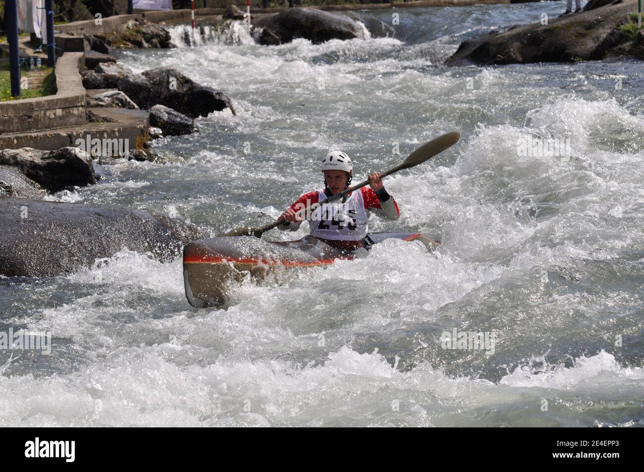 Skopje, Mazedonien, April 07,2018. Auf dem Fluss Treska wurde 50-th jährlichen Internationalen Ilinden Kanuslalom Wettbewerb – IKAS statt. Stockfoto