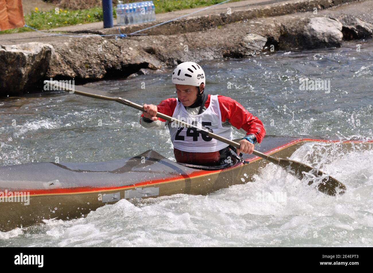 Skopje, Mazedonien, April 07,2018. Auf dem Fluss Treska wurde 50-th jährlichen Internationalen Ilinden Kanuslalom Wettbewerb – IKAS statt. Stockfoto