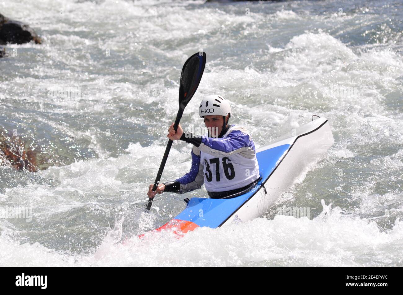Skopje, Mazedonien, April 07,2018. Auf dem Fluss Treska wurde 50-th jährlichen Internationalen Ilinden Kanuslalom Wettbewerb – IKAS statt. Stockfoto