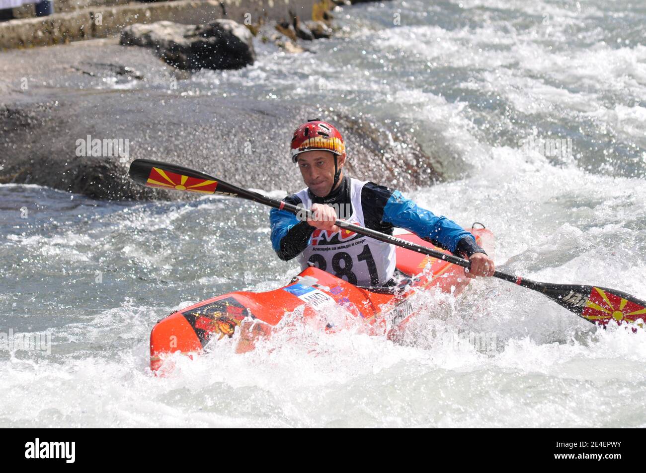 Skopje, Mazedonien, April 07,2018. Auf dem Fluss Treska wurde 50-th jährlichen Internationalen Ilinden Kanuslalom Wettbewerb – IKAS statt. Stockfoto