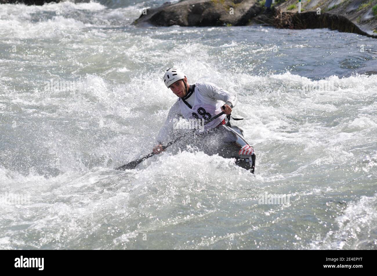 Skopje, Mazedonien, April 07,2018. Auf dem Fluss Treska wurde 50-th jährlichen Internationalen Ilinden Kanuslalom Wettbewerb – IKAS statt. Stockfoto