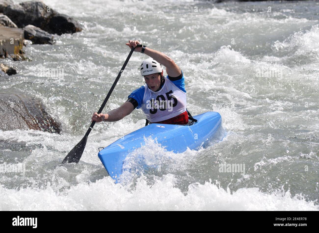 Skopje, Mazedonien, April 07,2018. Auf dem Fluss Treska wurde 50-th jährlichen Internationalen Ilinden Kanuslalom Wettbewerb – IKAS statt. Stockfoto