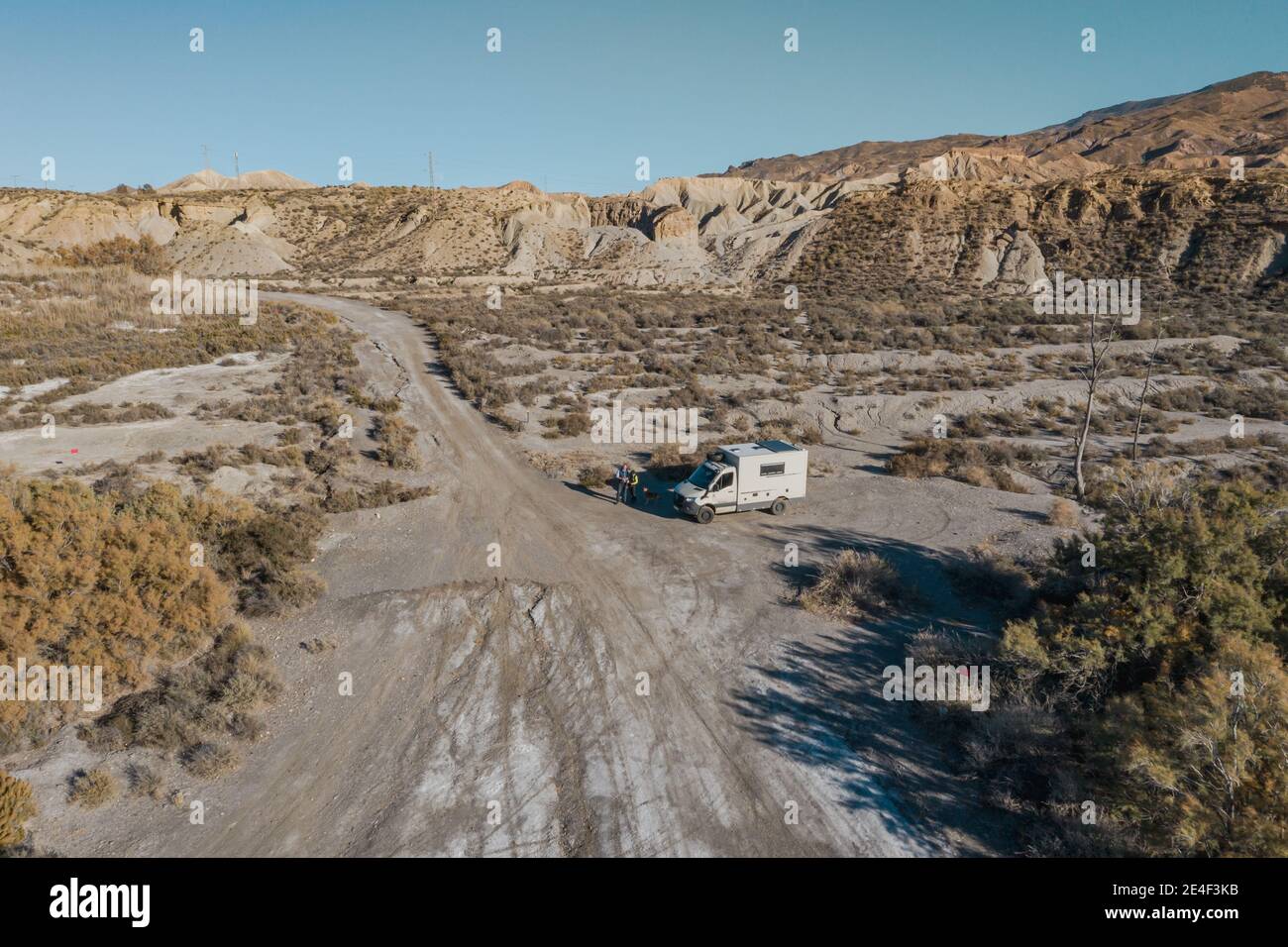 Offroad Camping Auto in der Wüste Tabernas Almeria Spanien Abenteuer Reisen sie nach europa Stockfoto