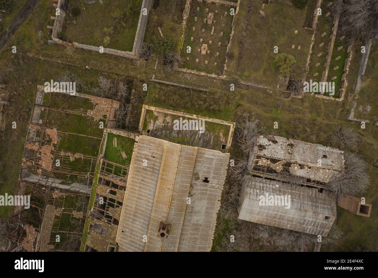 Luftaufnahme der verlassenen ehemaligen Bergbaubetriebe Peñarroya-pueblo spanien Verlassene Industrieorte Stockfoto