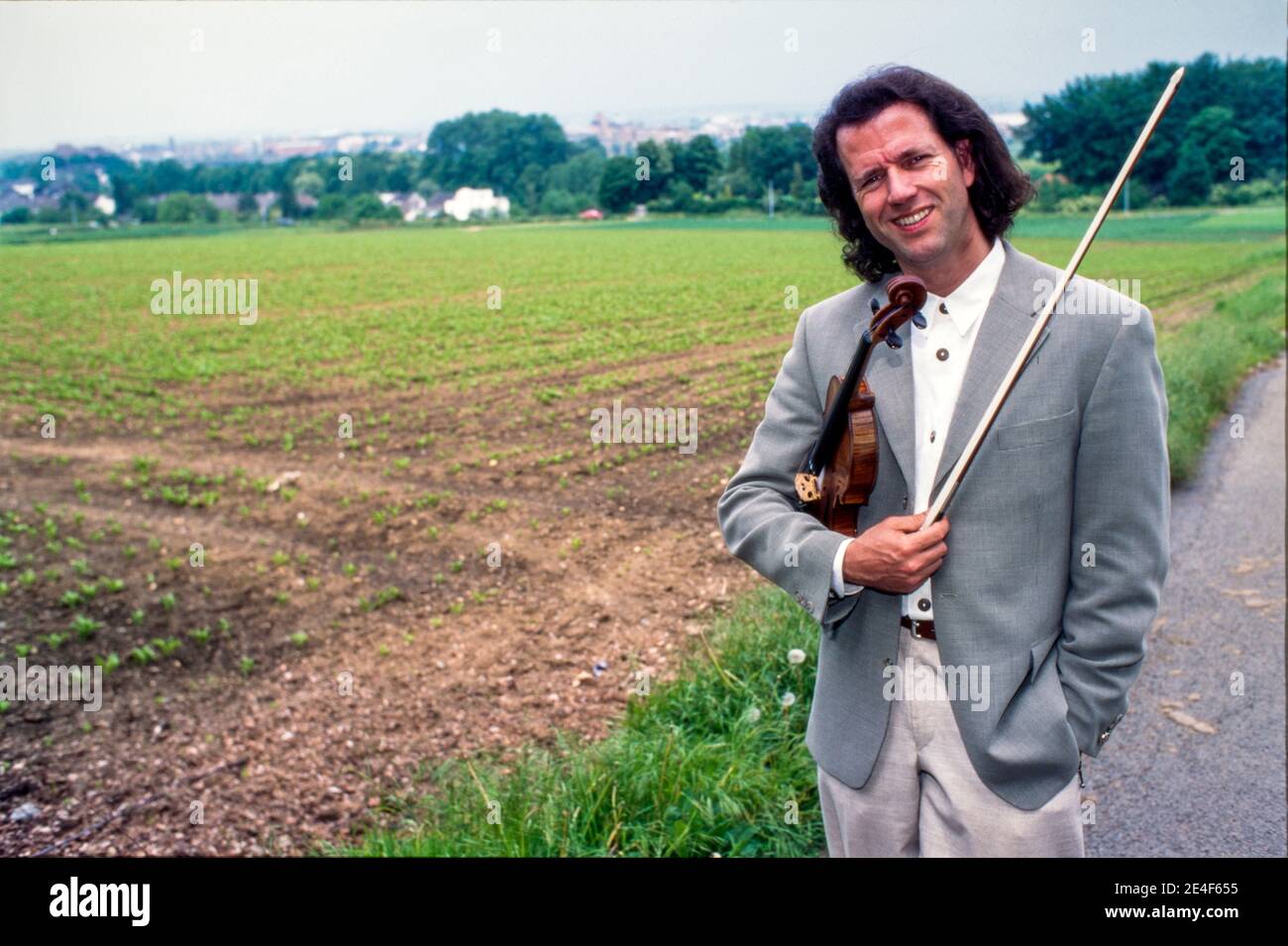MAASTRICHT, NIEDERLANDE - 11. MAI 1996: Andre Rieu ist ein niederländischer Violinist und Dirigent, der vor allem für den Walzer Johann Strauss Orc bekannt ist Stockfoto