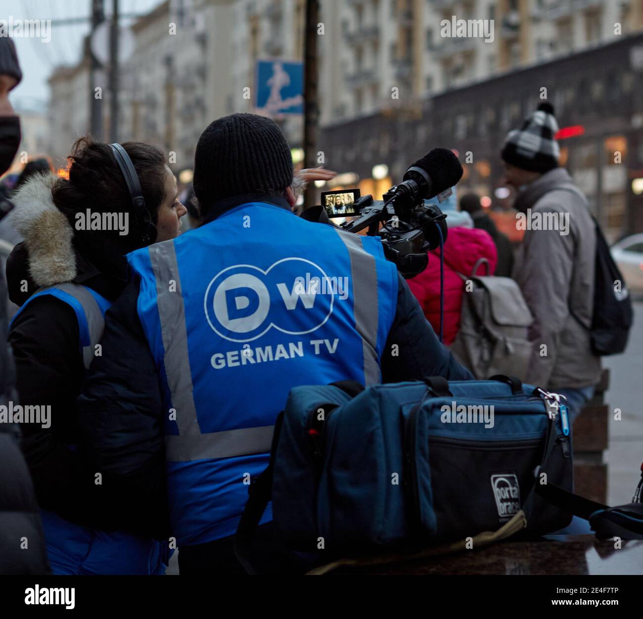 Moskau, Russland, 23. Januar 2021: Deutsche Journalisten berichten über Proteste gegen Putin in Russland, Moskau, Tverskaya-Platz Stockfoto