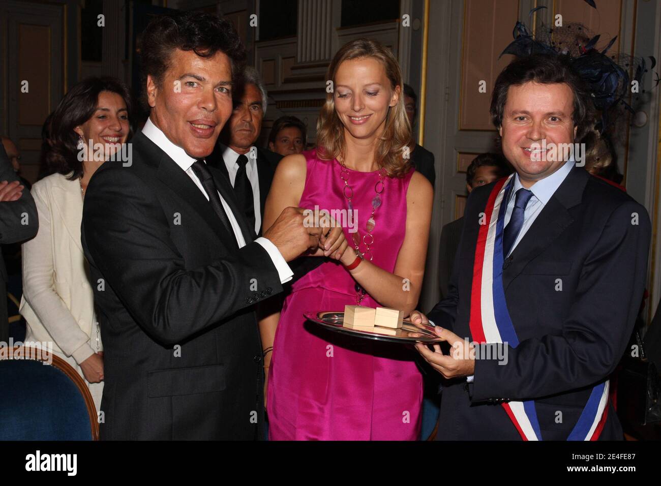 Igor Bogdanov und Amelie de Bourbon de Parme feiern ihre Hochzeit am 1. Oktober 2009 im Pariser Rathaus im 16. Bezirk in Paris. Foto von Benoit Pinguet/ABACAPRESS.COM Stockfoto