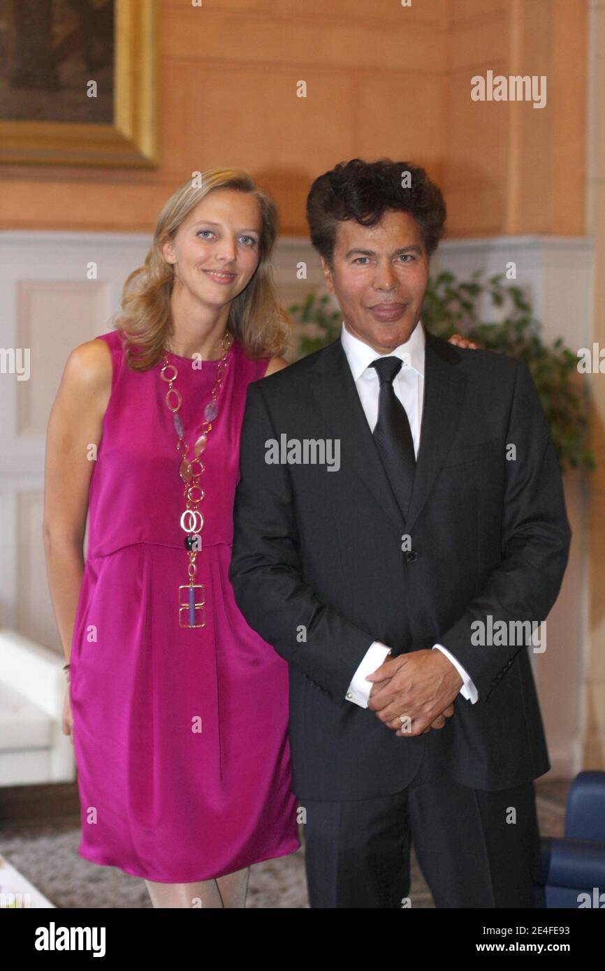 Igor Bogdanov und Amelie de Bourbon de Parme feiern ihre Hochzeit am 1. Oktober 2009 im Pariser Rathaus im 16. Bezirk in Paris. Foto von Benoit Pinguet/ABACAPRESS.COM Stockfoto