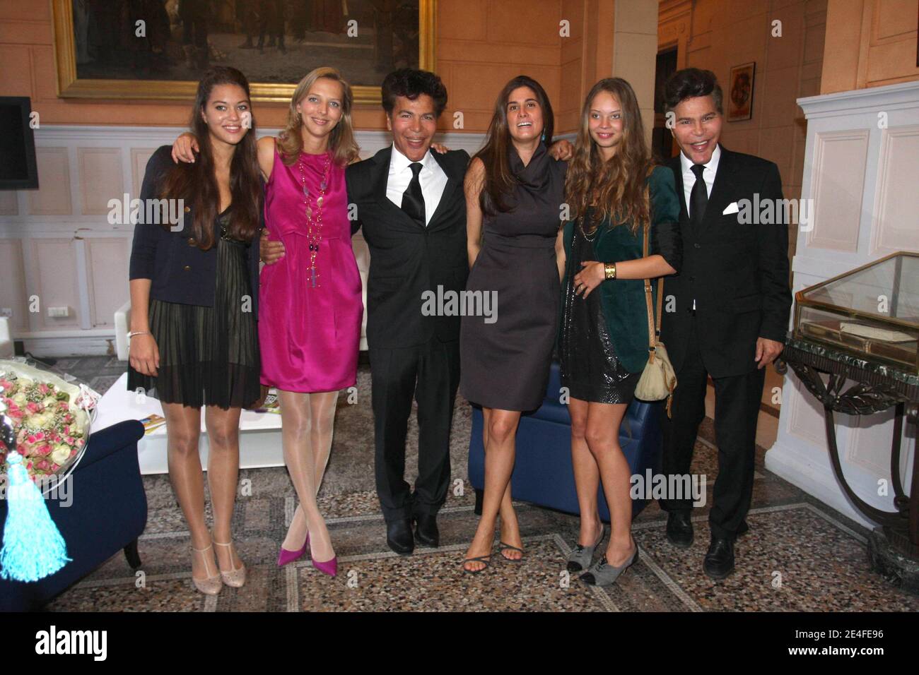 Igor Bogdanov und Amelie de Bourbon de Parme feiern ihre Hochzeit am 1. Oktober 2009 im Pariser Rathaus im 16. Bezirk in Paris. Foto von Benoit Pinguet/ABACAPRESS.COM Stockfoto