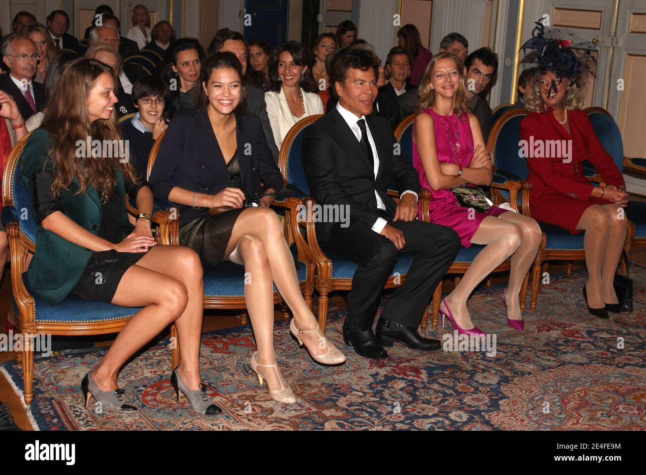 Igor Bogdanov und Amelie de Bourbon de Parme feiern ihre Hochzeit am 1. Oktober 2009 im Pariser Rathaus im 16. Bezirk in Paris. Foto von Benoit Pinguet/ABACAPRESS.COM Stockfoto