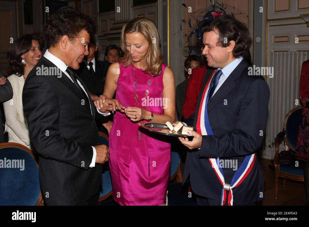 Igor Bogdanov und Amelie de Bourbon de Parme feiern ihre Hochzeit am 1. Oktober 2009 im Pariser Rathaus im 16. Bezirk in Paris. Foto von Benoit Pinguet/ABACAPRESS.COM Stockfoto