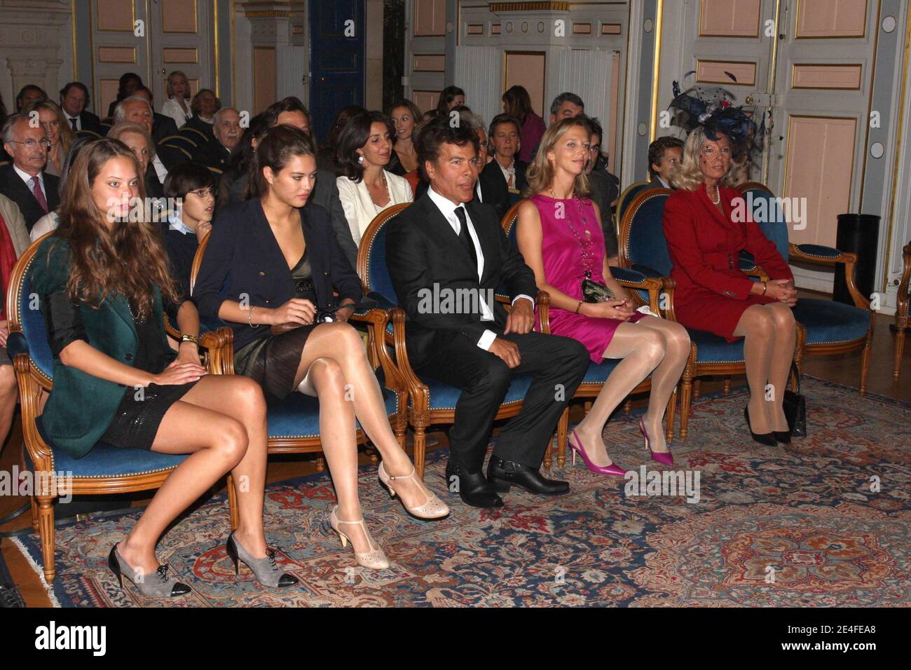 Igor Bogdanov und Amelie de Bourbon de Parme feiern ihre Hochzeit am 1. Oktober 2009 im Pariser Rathaus im 16. Bezirk in Paris. Foto von Benoit Pinguet/ABACAPRESS.COM Stockfoto