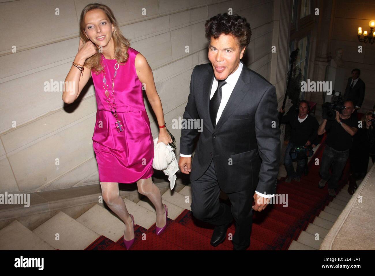 Igor Bogdanov und Amelie de Bourbon de Parme feiern ihre Hochzeit am 1. Oktober 2009 im Pariser Rathaus im 16. Bezirk in Paris. Foto von Benoit Pinguet/ABACAPRESS.COM Stockfoto