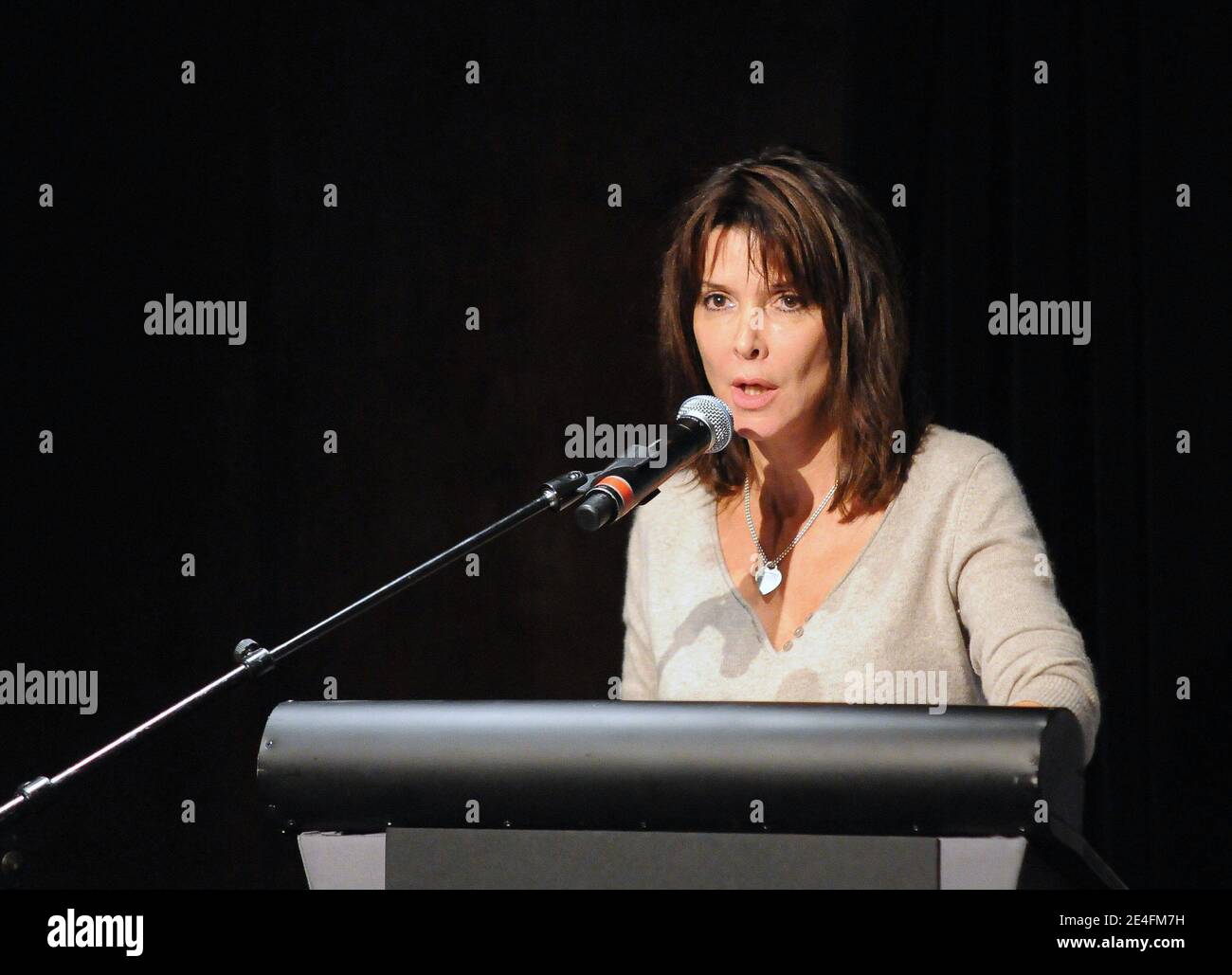 Tina Kieffer, Direktorin des Marie-Claire Magazins, während der Pressekonferenz zur Einleitung der internationalen Kampagne in Frankreich mit dem Titel "UN but: l'Education pour tous!" (Ein Ziel: Bildung für alle) am 6. Oktober 2009 im Grand Palais in Paris, Frankreich. Die Kampagne ist eine Initiative rund um die Worldcup 2010 in Südafrika, die bis 2015 die Bildung für alle Kinder weltweit sichern will. Foto von Thierry Plessis/ABACAPRESS.COM Stockfoto