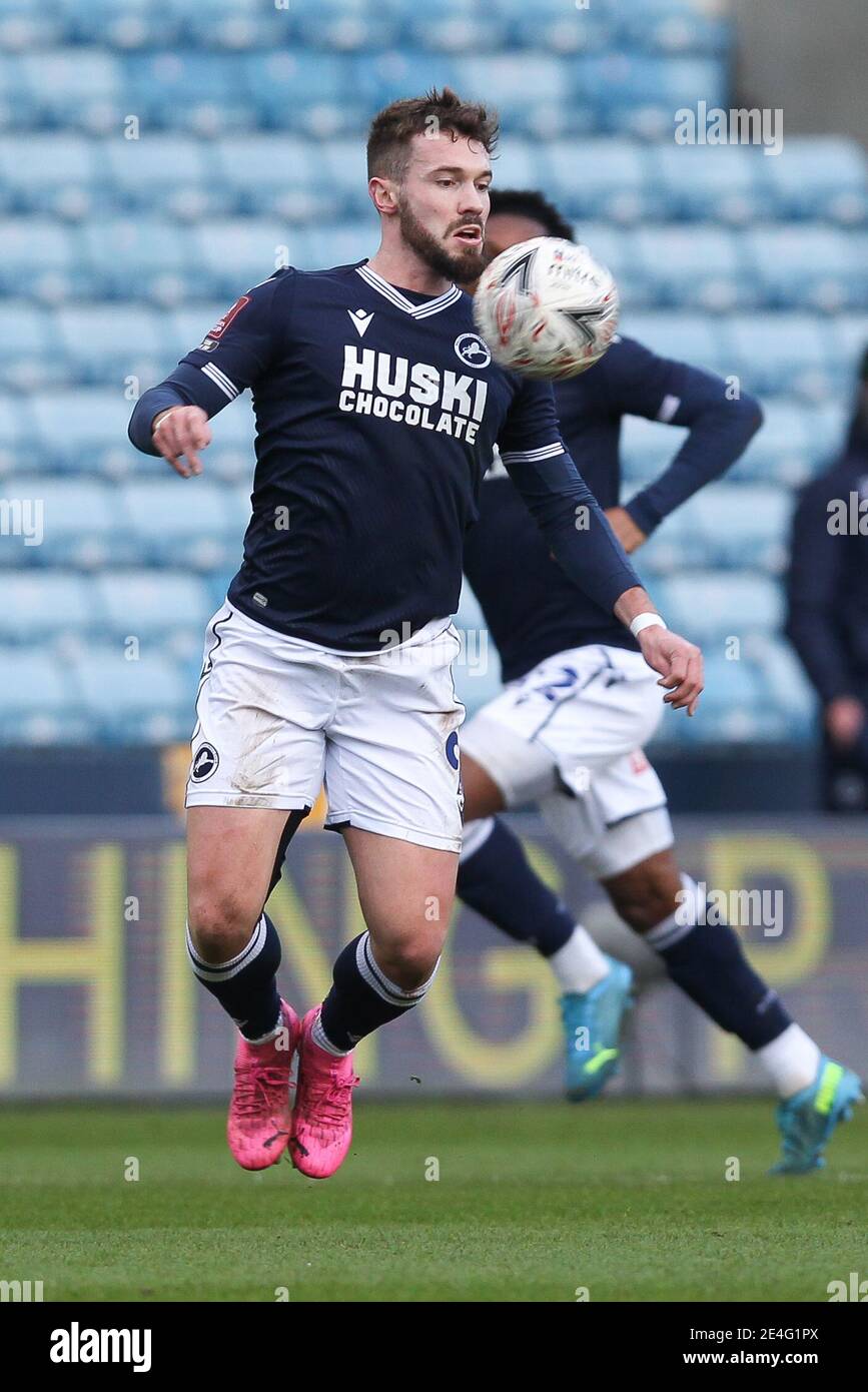 London, Großbritannien. Januar 2021. Tom Bradshaw von Millwall in Aktion während des FA Cup 4. Runde Spiel zwischen Millwall und Bristol City in Den, London, England am 23. Januar 2021. Foto von Ken Sparks. Nur redaktionelle Verwendung, Lizenz für kommerzielle Nutzung erforderlich. Keine Verwendung bei Wetten, Spielen oder Veröffentlichungen einzelner Vereine/Vereine/Spieler. Kredit: UK Sports Pics Ltd/Alamy Live Nachrichten Stockfoto
