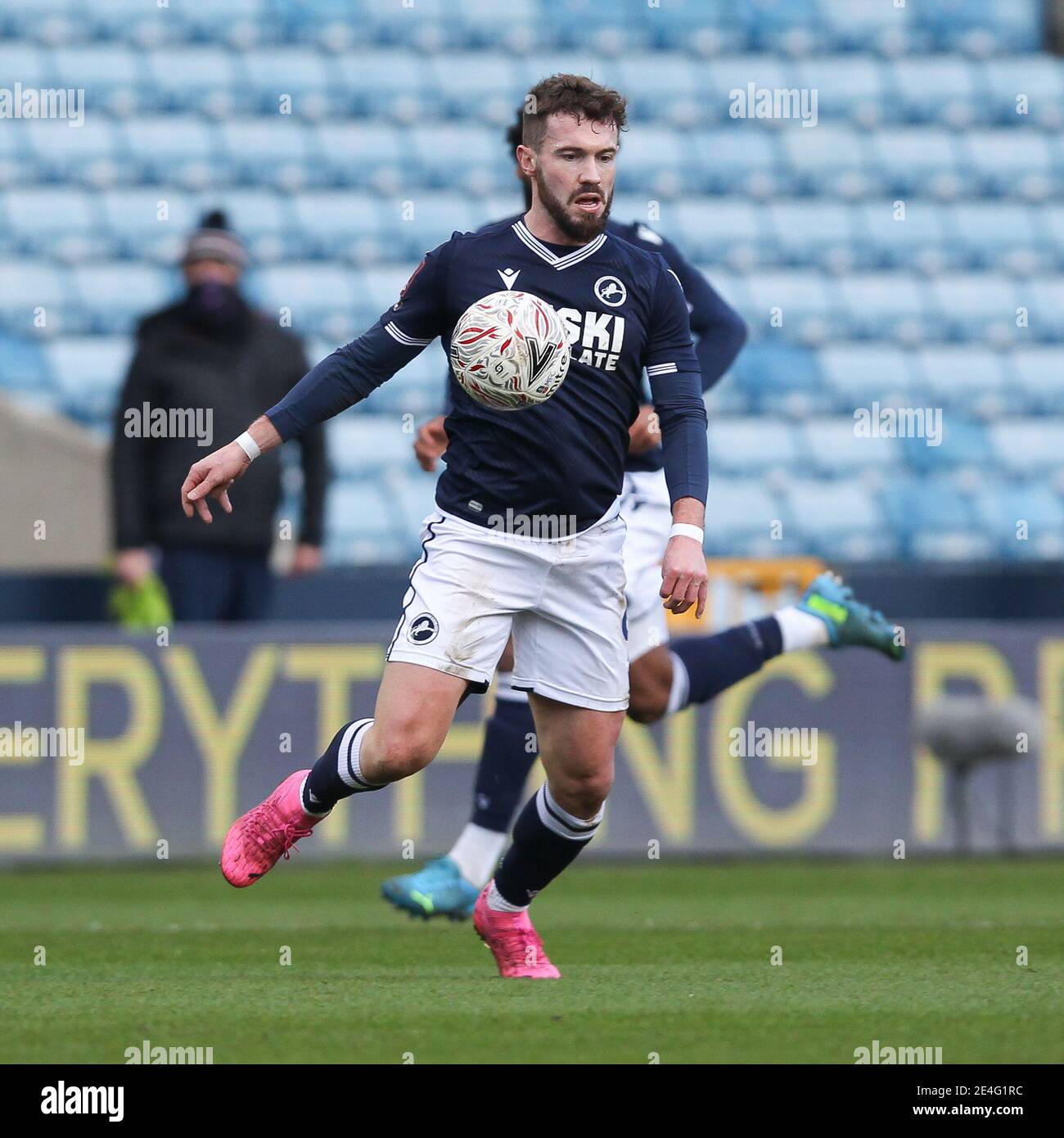 London, Großbritannien. Januar 2021. Tom Bradshaw von Millwall in Aktion während des FA Cup 4. Runde Spiel zwischen Millwall und Bristol City in Den, London, England am 23. Januar 2021. Foto von Ken Sparks. Nur redaktionelle Verwendung, Lizenz für kommerzielle Nutzung erforderlich. Keine Verwendung bei Wetten, Spielen oder Veröffentlichungen einzelner Vereine/Vereine/Spieler. Kredit: UK Sports Pics Ltd/Alamy Live Nachrichten Stockfoto