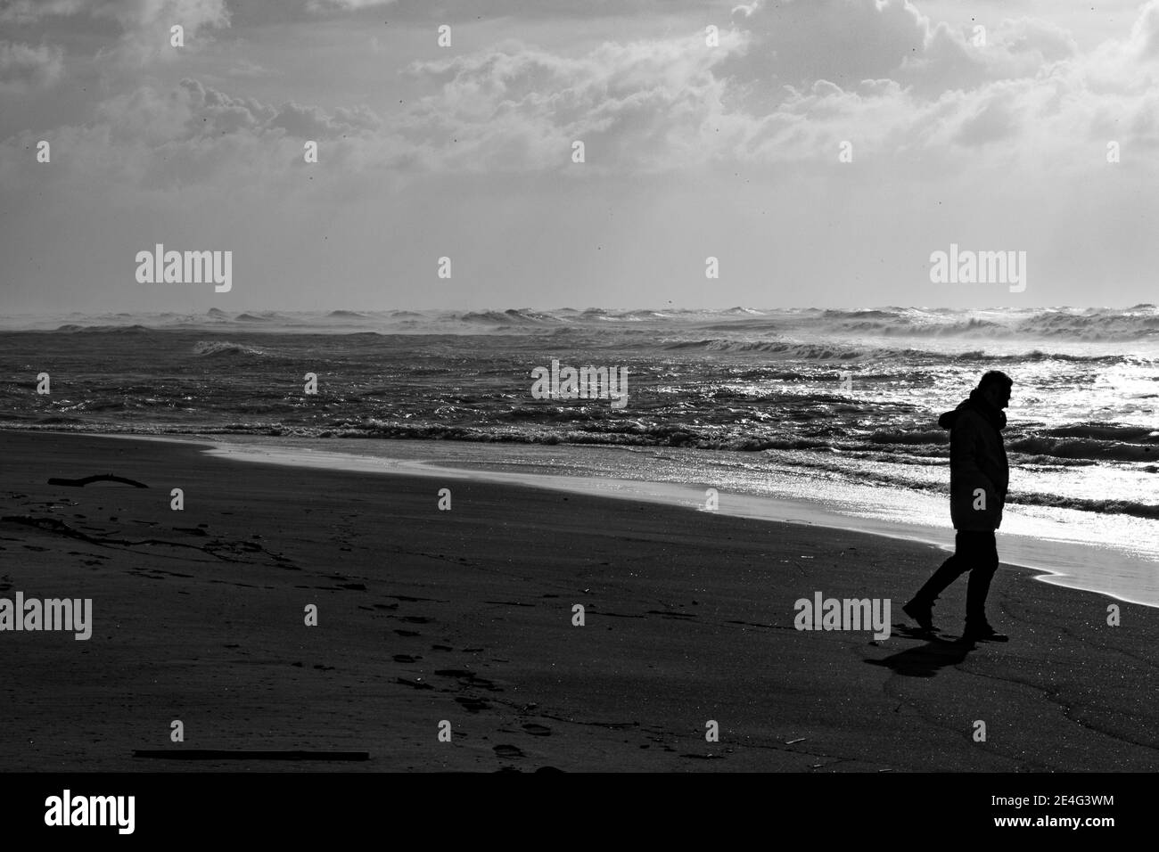 Mare in tempesta ad Ostia Stockfoto