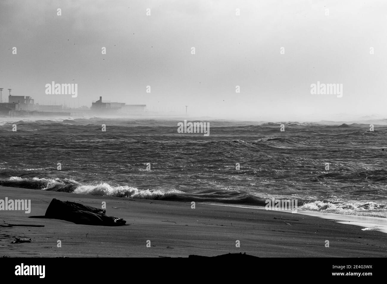 Mare in tempesta ad Ostia Stockfoto