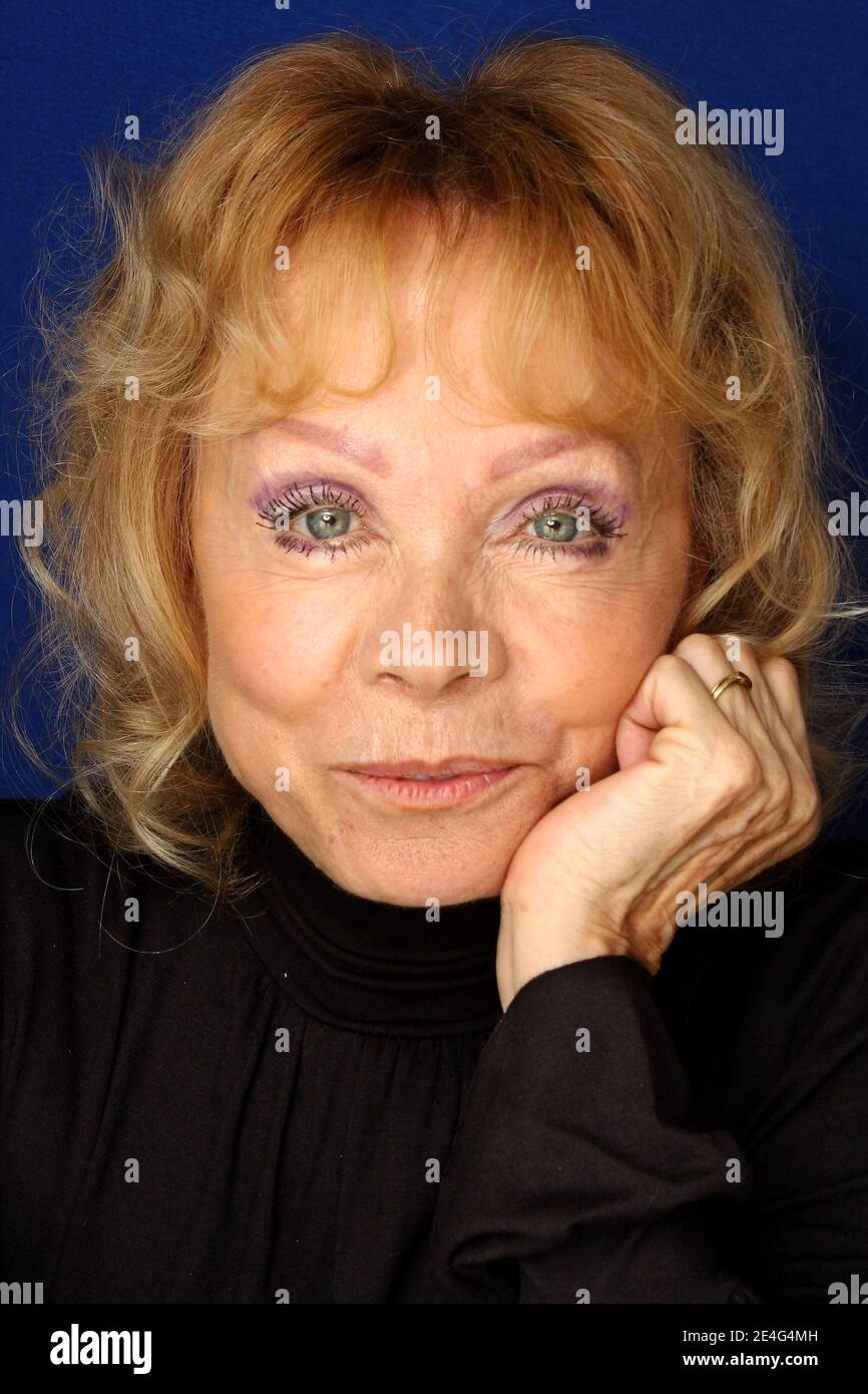 Isabelle Aubret posiert für unsere Fotografin in Paris, Frankreich am 2009. Oktober. Foto von VIM/ABACAPRESS.COM Lokale Bildunterschrift 206539 005 Stockfoto