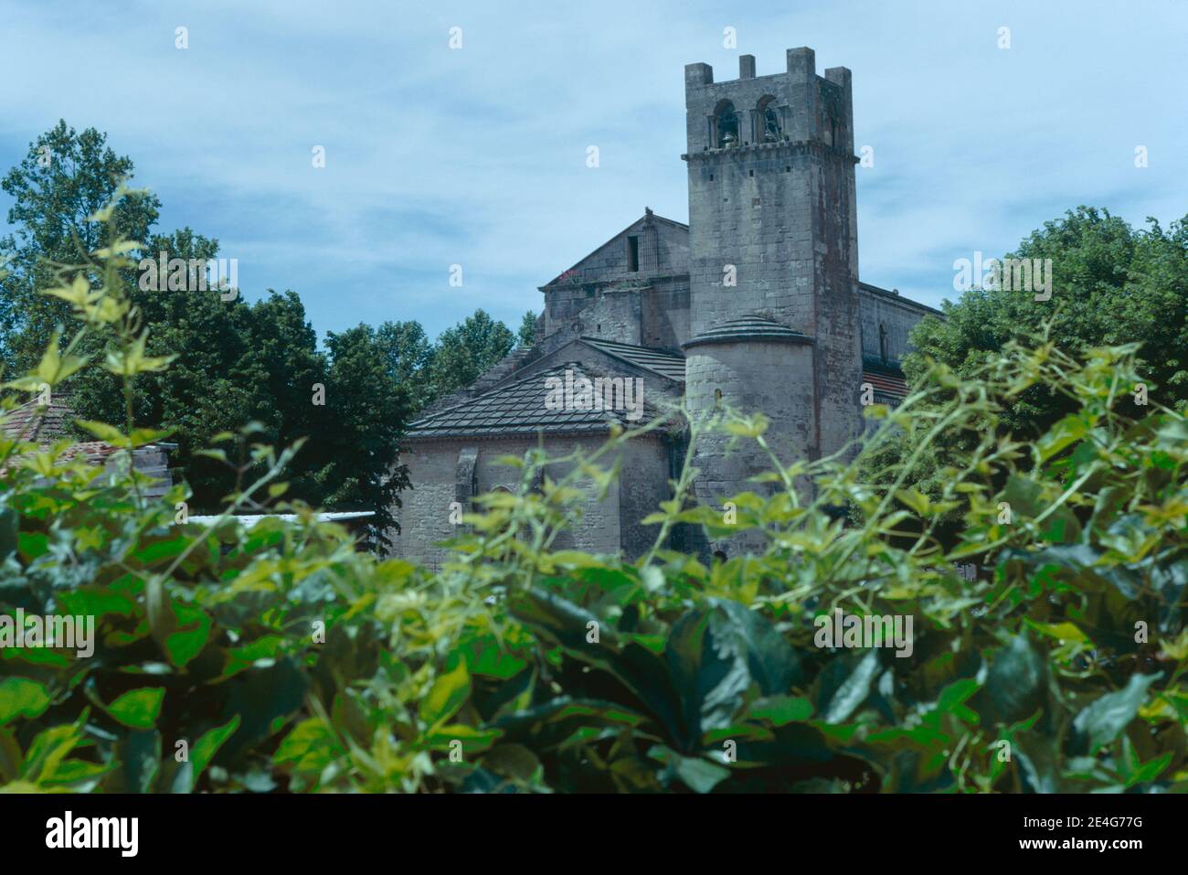 Ruinen der römischen Siedlung in Vaison-la-Romaine, Stadt in der Region Provence-Alpes-Côte d'Azur im Südosten Frankreichs. Kathedrale. Archivscan von einem Dia. Juni 1975. Stockfoto