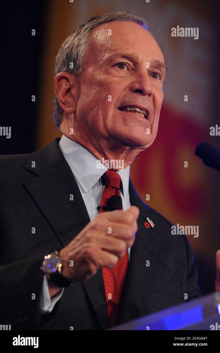 Der amtierende Bürgermeister von New York, Michael Bloomberg, dankt Unterstützern, nachdem er für die dritte Amtszeit wiedergewählt wurde und den Demokraten Bill Thompson am 3. November 2009 im Sheraton New York Hotel in New York City, NY, USA besiegt hat. Foto von Dennis Van Tine/ABACAPRESS.COM Stockfoto