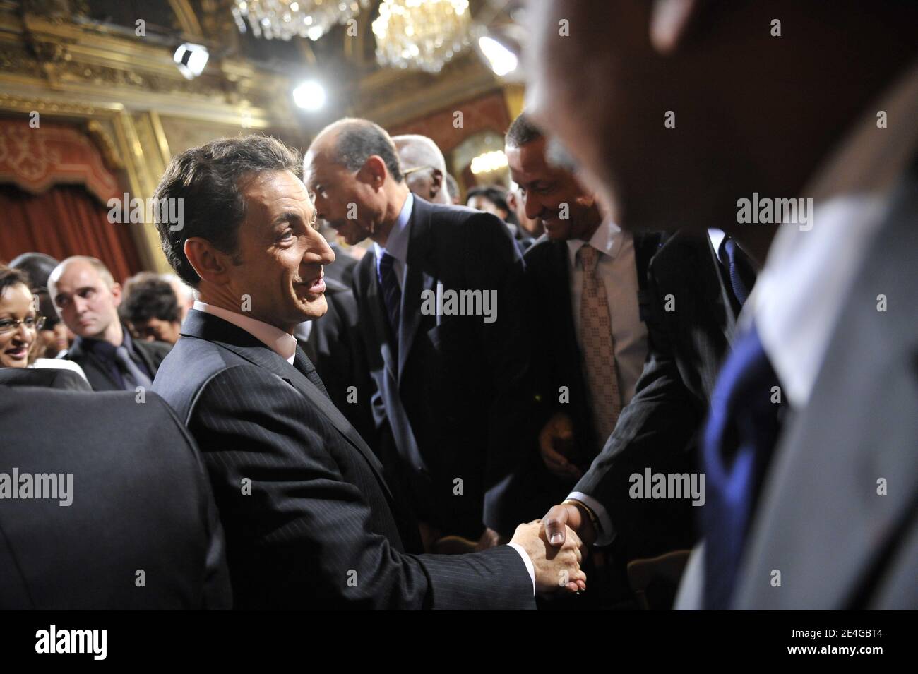 Der französische Präsident Nicolas Sarkozy nimmt am 6. November 2009 an der ersten Kabinettssitzung der überseeischen Departements und der Gebietsverwaltung im Elysée-Palast in Paris Teil. Foto von Christophe Guibbaud/ABACAPRESS.COM Stockfoto