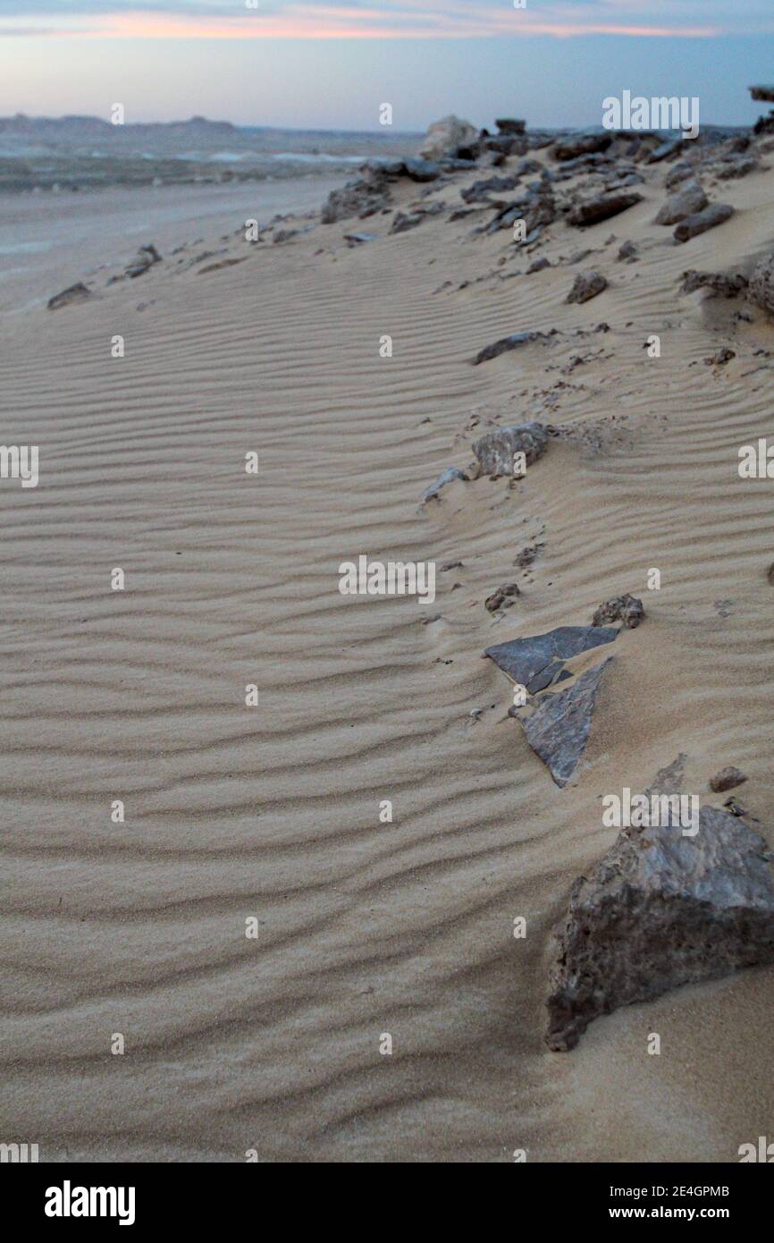 Sandverwehungen in der lybischen Wüste, weiße Wüste bei Farafra, Ägypten Stockfoto