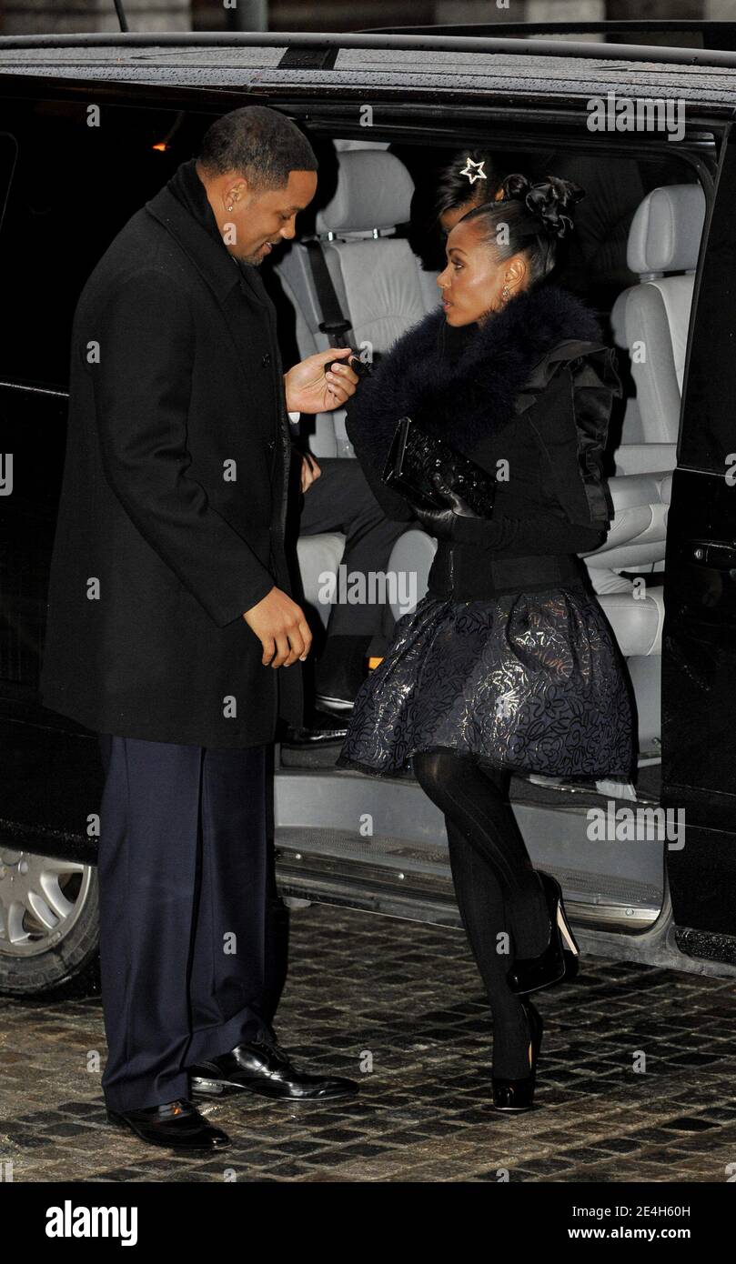 DER US-Schauspieler will Smith, seine Frau Jada Pinkett Smith und ihre Tochter Willow kommen am 10. Dezember 2009 vor der Verleihung des Nobelpreises im Rathaus in Oslo, Norwegen, an. Foto von Christophe Guibbaud/ABACAPRESS.COM Stockfoto