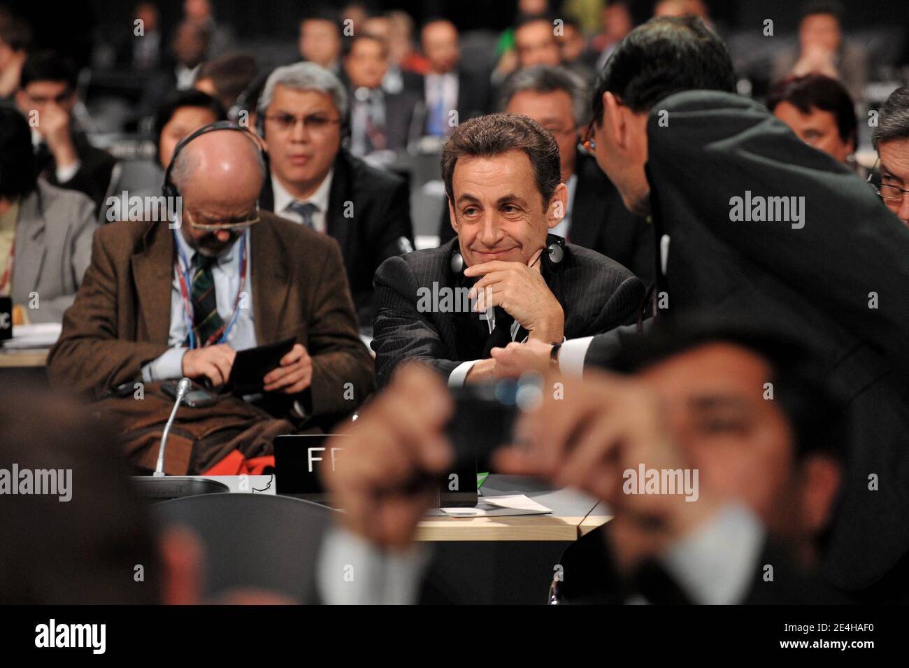 Der französische Präsident Nicolas Sarkozy wird während der Plenarsitzung im Bella Center in Kopenhagen, Dänemark, am 17. Dezember 2009 während der COP15 UN-Klimakonferenz abgebildet. Foto von Mousse/ABACAPRESS.COM Stockfoto