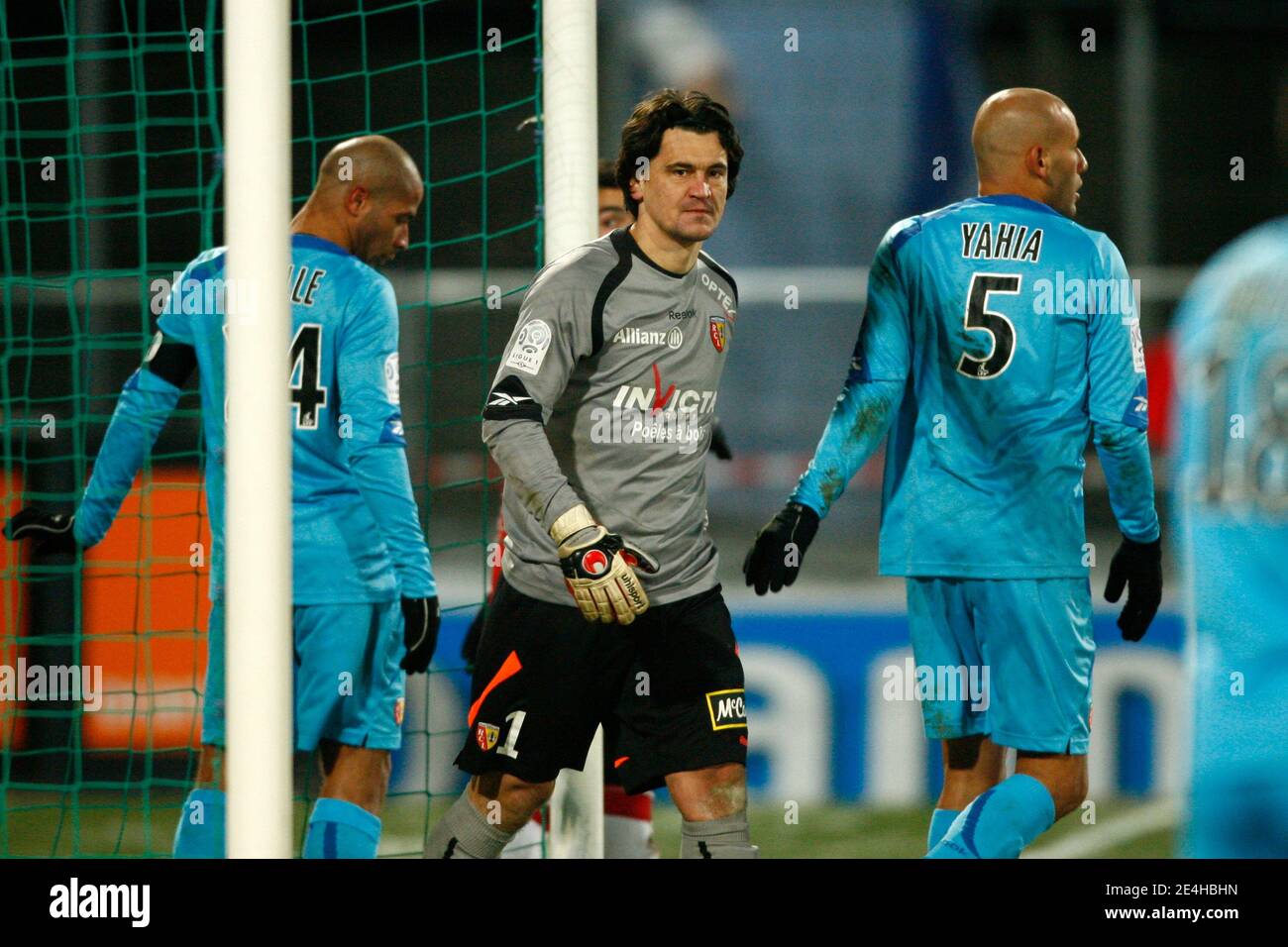 Lens Torhüter Vedran Runje beim französischen Fußballspiel der ersten Liga zwischen dem FC Valenciennes (VAFC) und dem Racing Club de Lens (RCL) am 19. dezember 2009 im Nungesser-Stadion in Valenciennes, Nordfrankreich. Foto von Mikael Libert/ABACAPRESS.COM Stockfoto