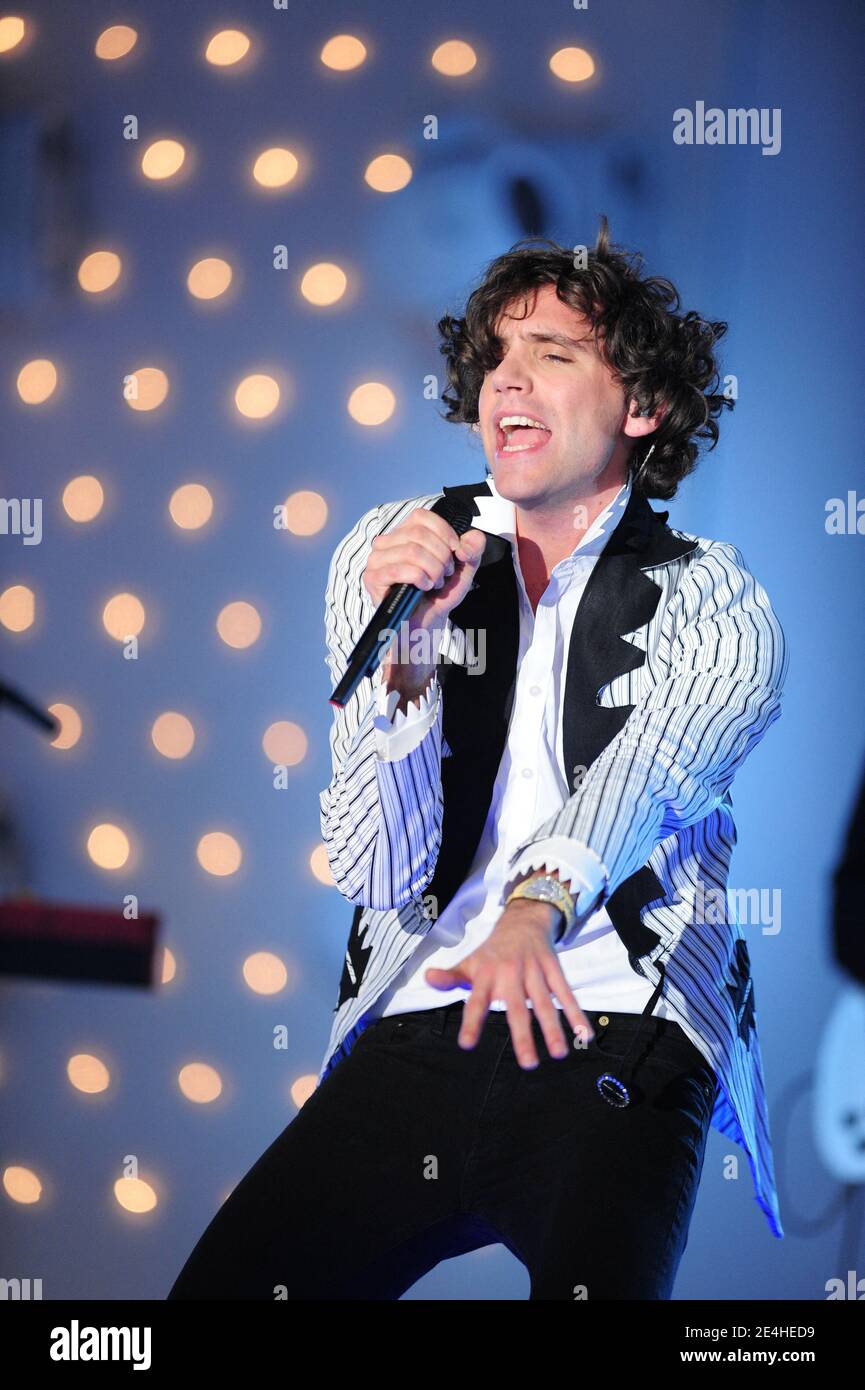 Mika lors de l'enregistrement de l'Emission Vivement Dimanche a Paris, France, le 4 novembre 2009. Foto Max Colin/ABACAPRESS.COM Stockfoto