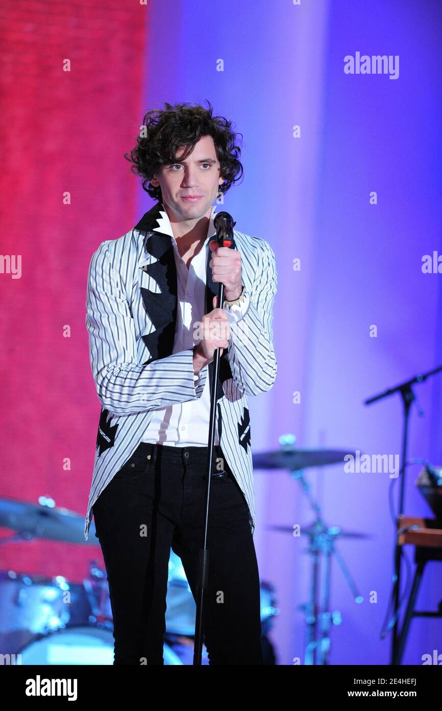 Mika lors de l'enregistrement de l'Emission Vivement Dimanche a Paris, France, le 4 novembre 2009. Foto Max Colin/ABACAPRESS.COM Stockfoto