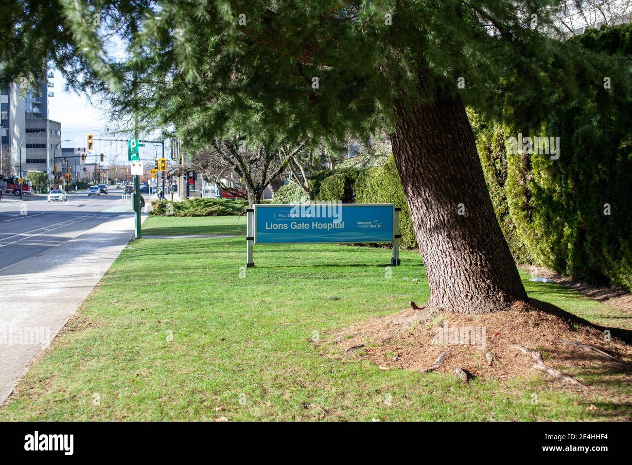 North Vancouver, British-Columbia, Kanada - 01-23-2021: Das Schild zum Lions Gate Hospital, Teil der Vancouver Coastal Health Authority Stockfoto