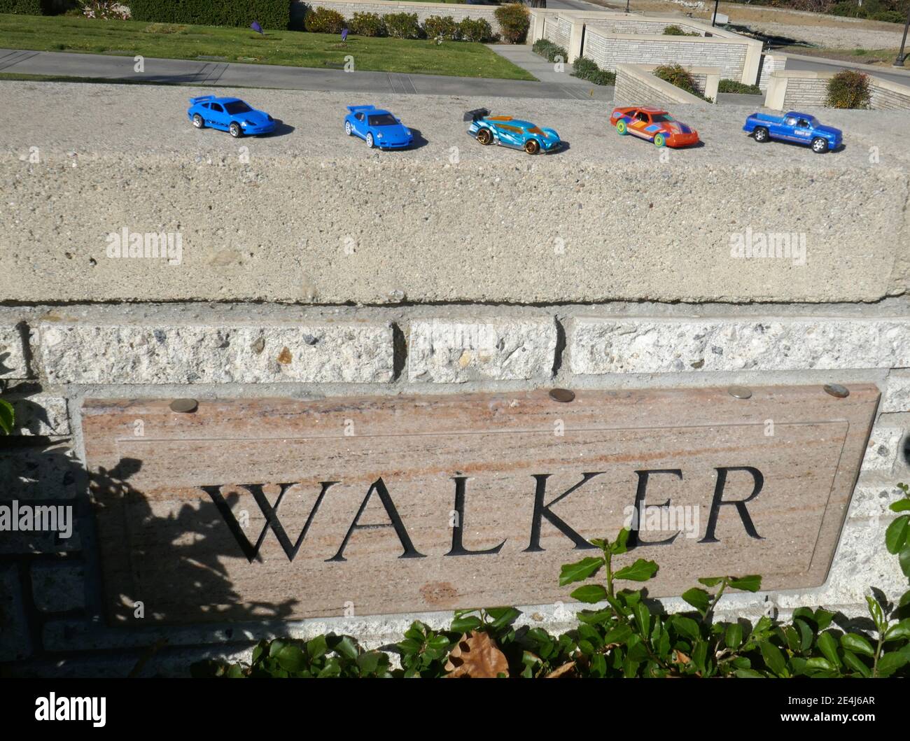 Los Angeles, Kalifornien, USA 21. Januar 2021 EIN allgemeiner Blick auf die Atmosphäre des Grabes des Schauspielers Paul Walker im Forest Lawn Memorial Park Hollywood Hills am 21. Januar 2021 in Los Angeles, Kalifornien, USA. Foto von Barry King/Alamy Stockfoto Stockfoto