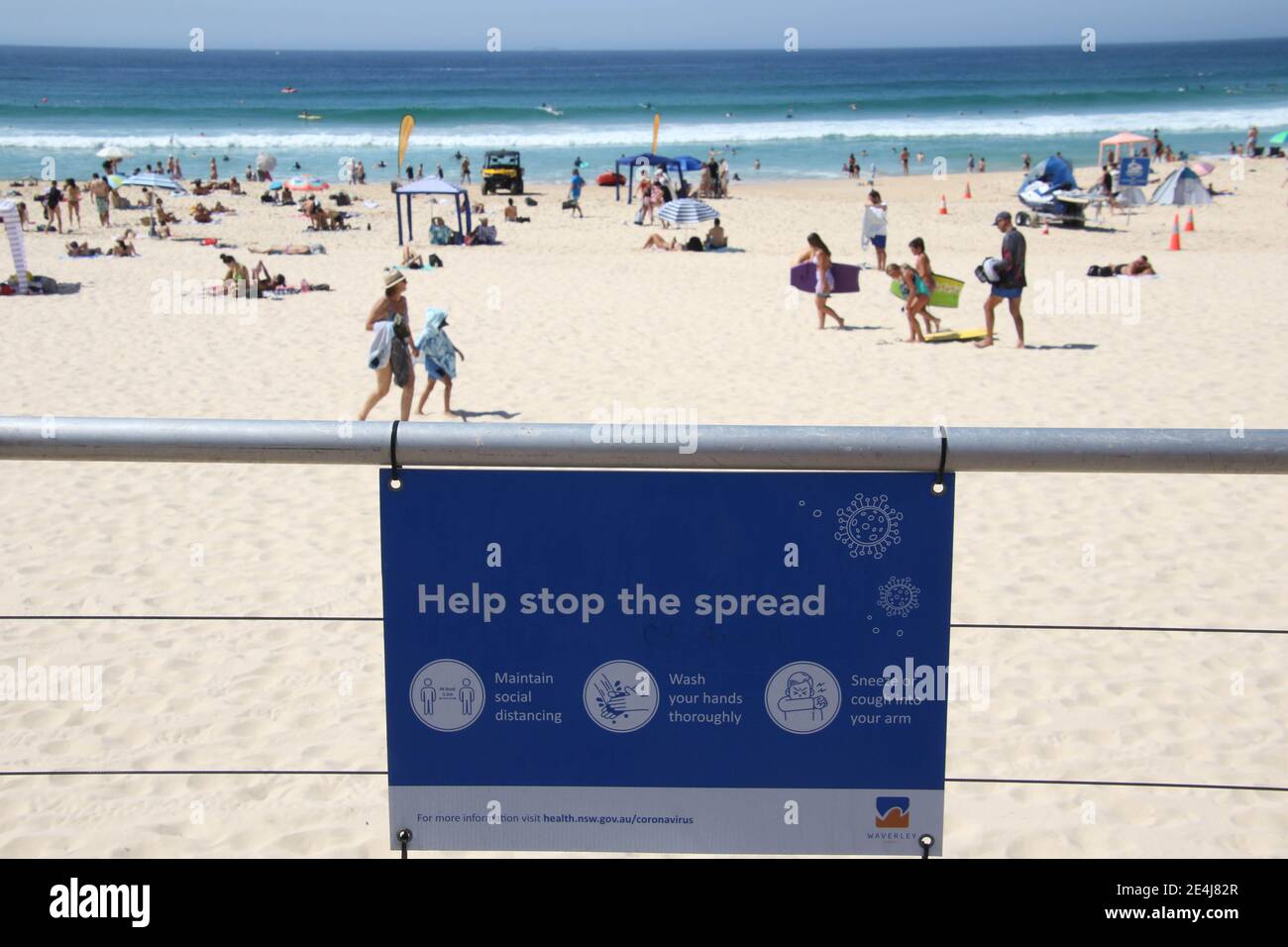 Sydney, Australien. Januar 2021. Helfen Sie, die Ausbreitung Coronavirus (Covid-19) Beratung am Bondi Beach zu stoppen. Kredit: Richard Milnes/Alamy Live Nachrichten Stockfoto