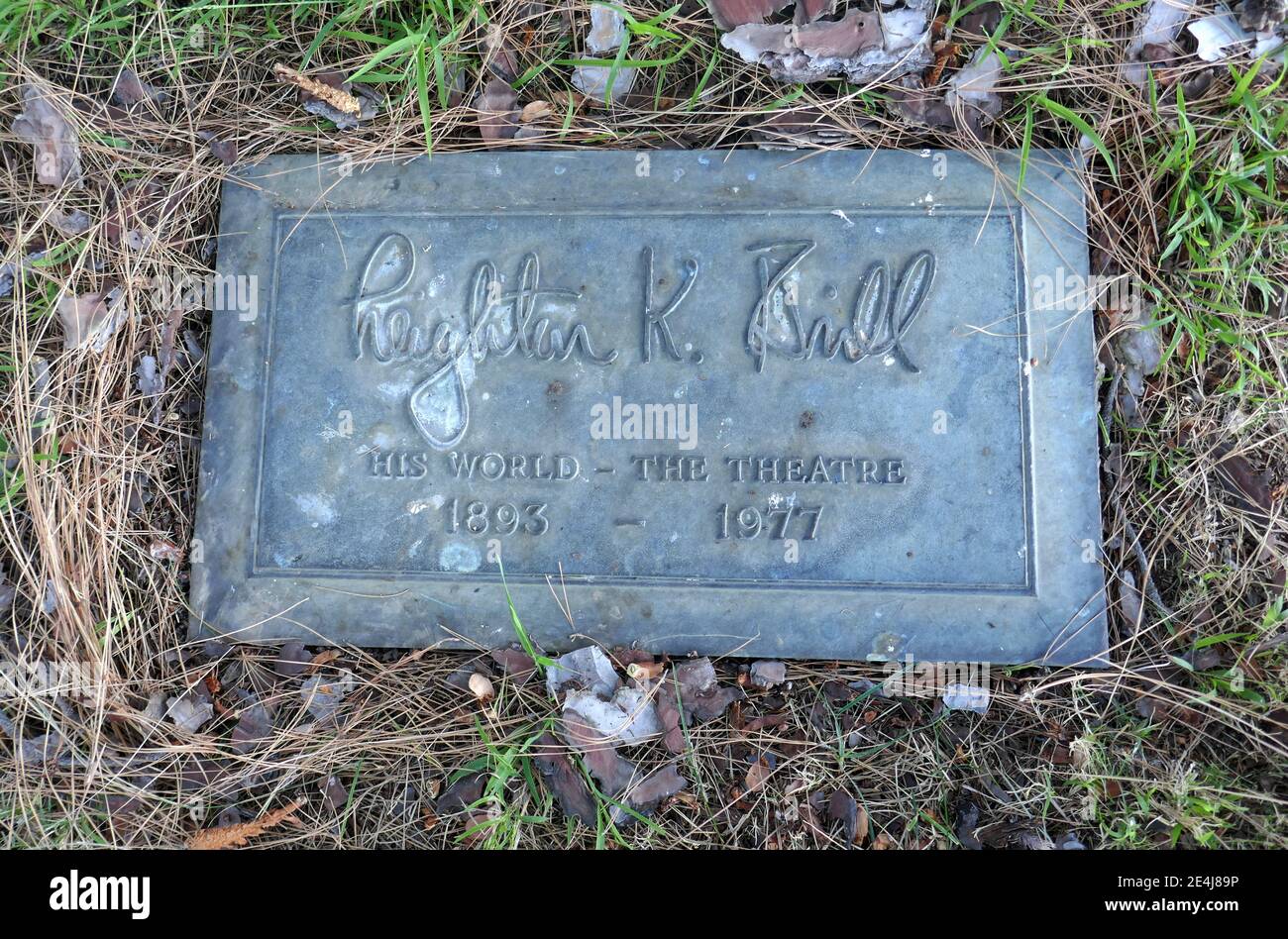 Los Angeles, Kalifornien, USA 21. Januar 2021 EIN allgemeiner Blick auf die Atmosphäre des Grabes des Drehbuchautors Leighton Brill im Forest Lawn Memorial Park Hollywood Hills am 21. Januar 2021 in Los Angeles, Kalifornien, USA. Foto von Barry King/Alamy Stockfoto Stockfoto