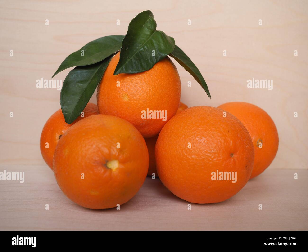 Süße orange vegetarische Fruchtnahrung (wissenschaftlicher Name Citrus sinensis) Stockfoto