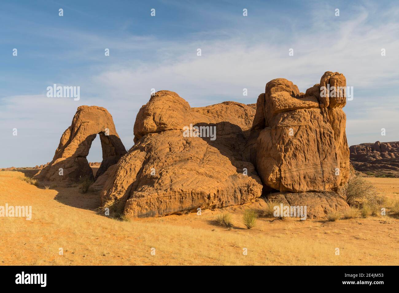 Felsformation mit Felsbogen, Ennedi Plateau, Tschad Stockfoto