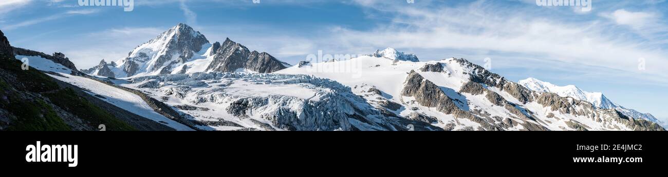 Linke Hütte Albert 1er, Bergpanorama, Glacier du Tour, Gletscher und Berggipfel, hochalpine Landschaft, Gipfel der Aiguille du Chardonnet Stockfoto
