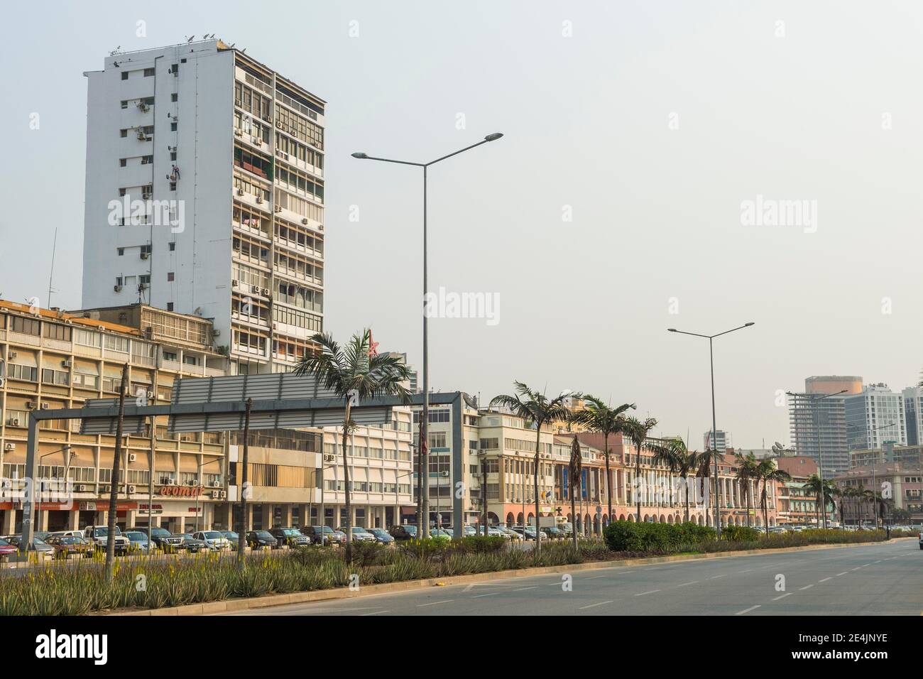 Blick auf die neue Marginalpromenade (Avenida 4 de Fevereiro), Luanda, Angola Stockfoto