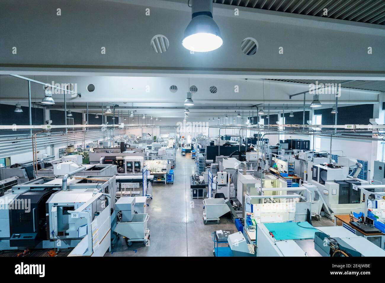 Automatisierte Maschinen in der Fabrik Stockfoto